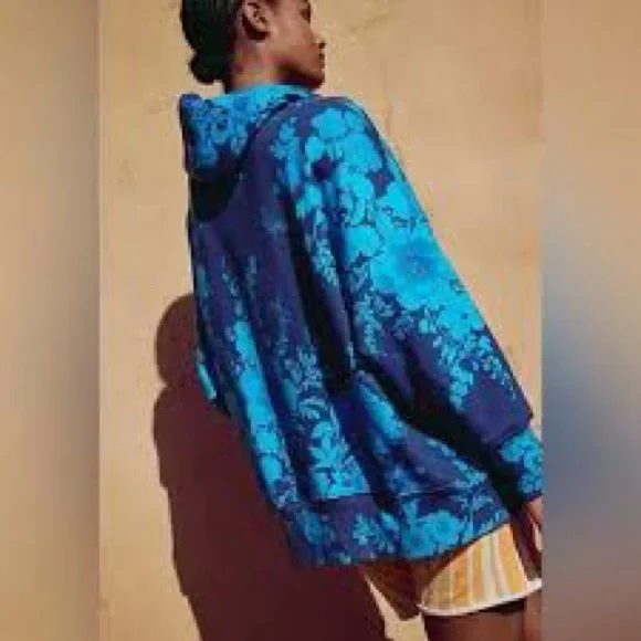 FP Movement Sprint To The Finish Printed Hoodie in Blue Floral, size Medium, NWT - Picture 2 of 12